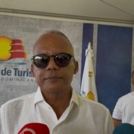 Boca Chica Mayor states that businesses and authorities are working together to tackle sargassum | De Último Minuto English