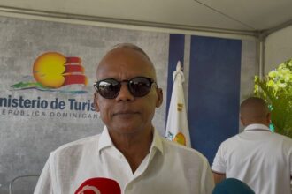 Boca Chica Mayor states that businesses and authorities are working together to tackle sargassum | De Último Minuto English