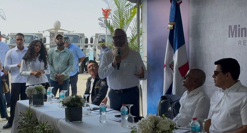 City councils will receive relief with equipment delivered to remove sargassum, assures FEDOMU | De Último Minuto English