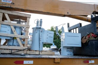 Edesur reinforces electricity supply in Azua with the installation of three new transformers | De Último Minuto English