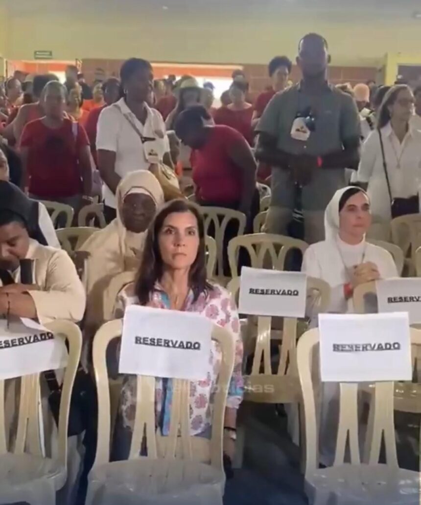 Ambassador Leah Campos, a true believer, is present at the Corpus Christi celebrations in SD | De Último Minuto English