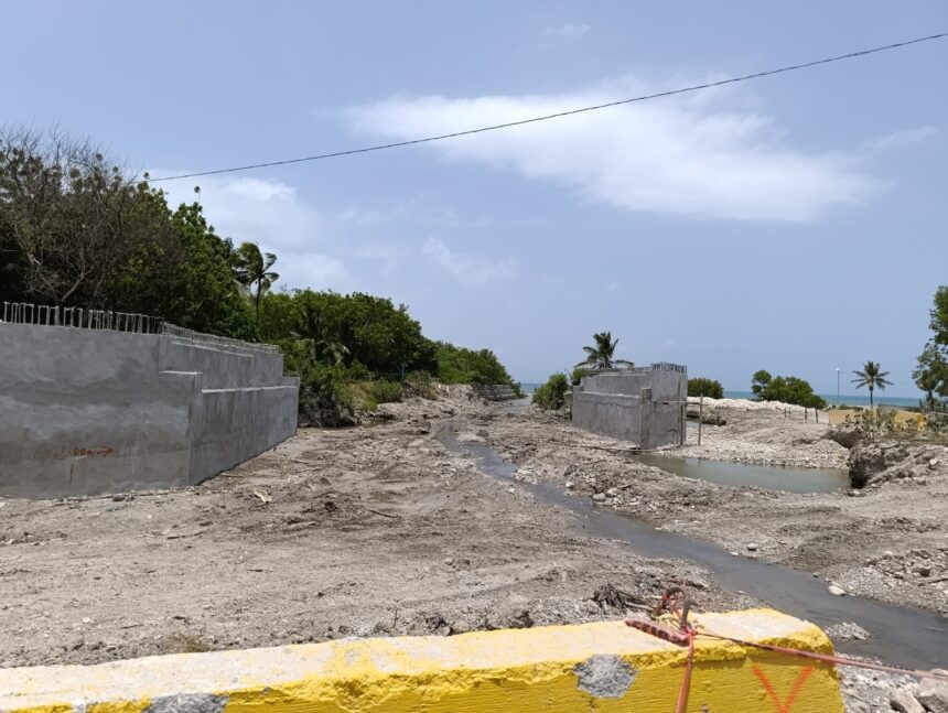 Construction of bridge to Playa Monte Río boosts tourism and economic development in Azua | De Último Minuto English