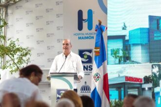 Abinader delivers renovated Maimón hospital | De Último Minuto English