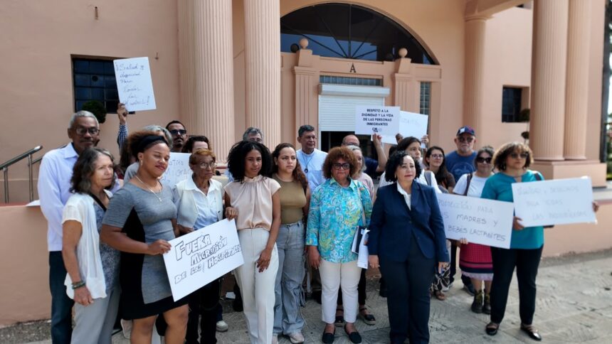 "Migration and Human Rights Collective asks Abinader to eliminate migration protocol in hospitals" | De Último Minuto English