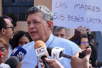 "Priest supports elimination of immigration protocol in hospitals and denounces alleged abuses" | De Último Minuto English