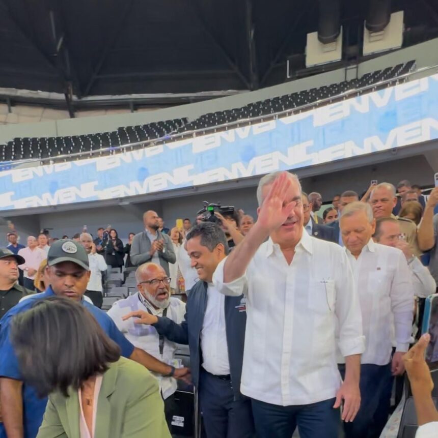 "President Abinader and Leonardo Aguilera lead the inauguration of the new Banreservas Arena" | De Último Minuto English