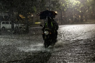"Get ready: starting this Sunday afternoon, rain is expected due to a tropical wave" | De Último Minuto English