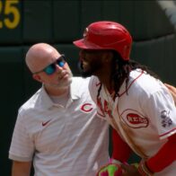 Elly de la Cruz placed on injured list; Reds call up prospect Edwin Arroyo | De Último Minuto English