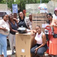 Gift delivery and raffle held for mothers of Brisas de Villa Verde in Santo Domingo Oeste | De Último Minuto English