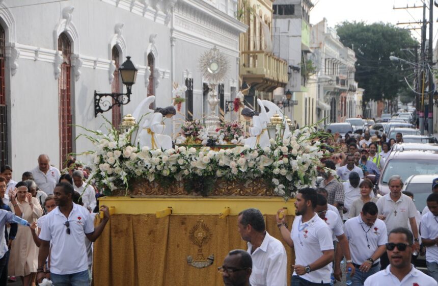 Corpus Christi: agenda of faith and tradition in the streets of the DR | De Último Minuto English