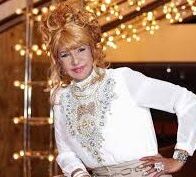 Fefita La Grande participates in the video for “Ay! San Miguel” by Romeo Santos and Prince Royce | De Último Minuto English
