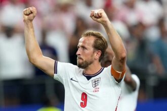 "Harry Kane celebrates equaling David Beckham in appearances for England: “He was my idol”" | De Último Minuto English