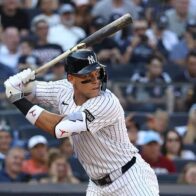 Aaron Judge is out of the Yankees lineup due to a rib injury | De Último Minuto English