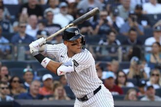 Aaron Judge is out of the Yankees lineup due to a rib injury | De Último Minuto English