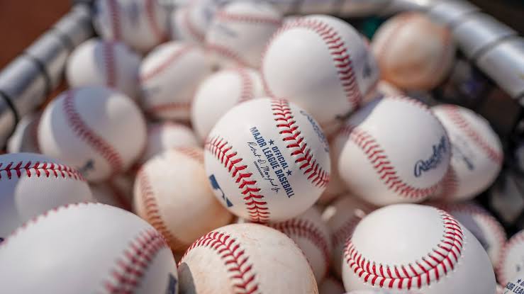 MLB and players' union begin negotiations for a new collective bargaining agreement with debate over salary cap | De Último Minuto English