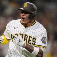 "Machado decides in extra innings and leads Padres' comeback over Texas" | De Último Minuto English