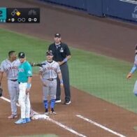 "Rafael Devers stars in a tense moment by resisting leaving the game against Miami" | De Último Minuto English