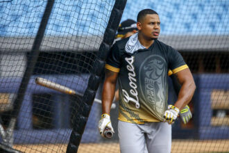 "Dominican Isaías Tejeda experienced moments of panic after an earthquake in Venezuela during a baseball game" | De Último Minuto English