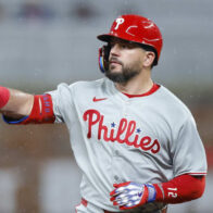 Schwarber shines in his return to first base and hits his 25th home run with the Phillies | De Último Minuto English