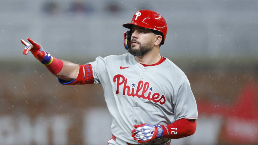 Schwarber shines in his return to first base and hits his 25th home run with the Phillies | De Último Minuto English