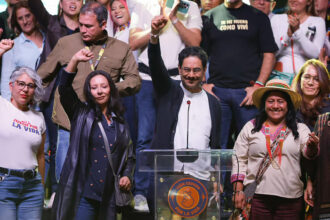 "Cepeda acknowledges preliminary result in Colombia but says they will challenge 33,000 polling stations" | De Último Minuto English