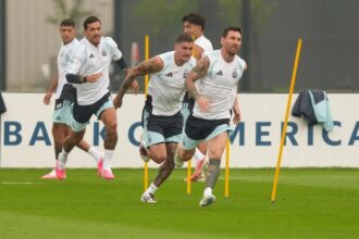 Argentina completes its final training session before the World Cup final; Scaloni analyzes changes to the starting eleven | De Último Minuto English
