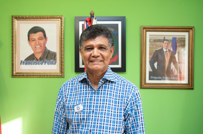 Francisco Peña requests a two-year leave of absence to travel the world | De Último Minuto English