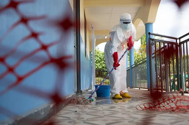 One man in Italy and two in Brazil in isolation due to suspected Ebola | De Último Minuto English