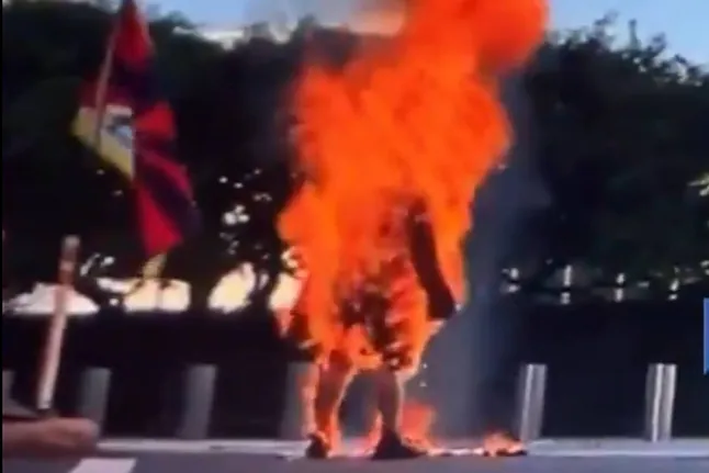 Man dies after setting himself on fire in front of UN headquarters in New York | De Último Minuto English