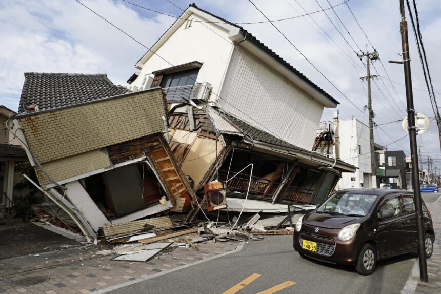 A new 5.8-magnitude earthquake shakes southwestern Japan following a quake that left 18 dead | De Último Minuto English