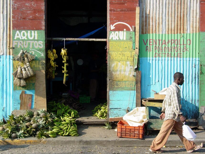 FAO congratulates Dominican Republic for exiting global hunger map
