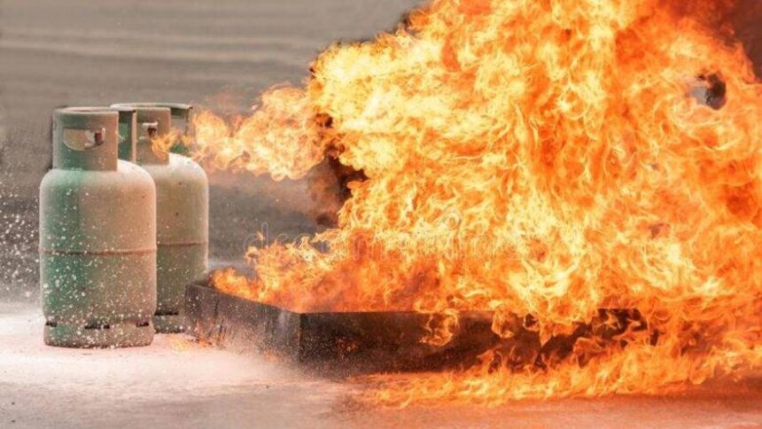 Gas tank explosion leaves five injured at food business in Los Guaricanos | De Último Minuto English