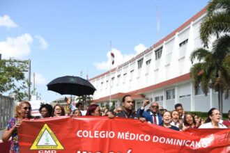 Executive Branch proposes modifying article of the Penal Code challenged by the Medical Association | De Último Minuto English