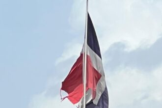 UASD apologizes for the deterioration of the National Flag and announces its replacement | De Último Minuto English