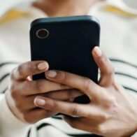 France bans social media for children under 15, becoming the first EU country to do so | De Último Minuto English