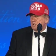 Trump jokes at the Correspondents' Dinner about running in the 2028 election | De Último Minuto English