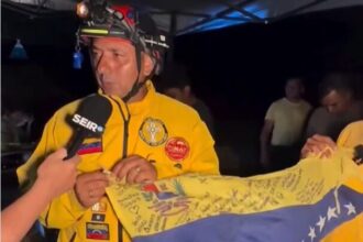 Venezuelan rescuers get flag tattoos after weeks of rescue work with Mexico's Topos Aztecas