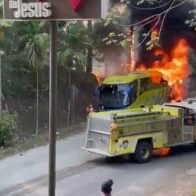 Caribe Tours bus catches fire in Jarabacoa; firefighters control the blaze and traffic is affected | De Último Minuto English