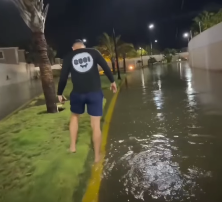 Powerful storm damages homes and topples trees in Maracaibo