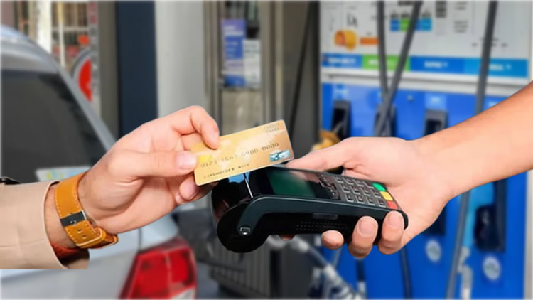 Banks keep RD$8.45 out of the RD$27.07 earned on each gallon of gasoline | De Último Minuto English