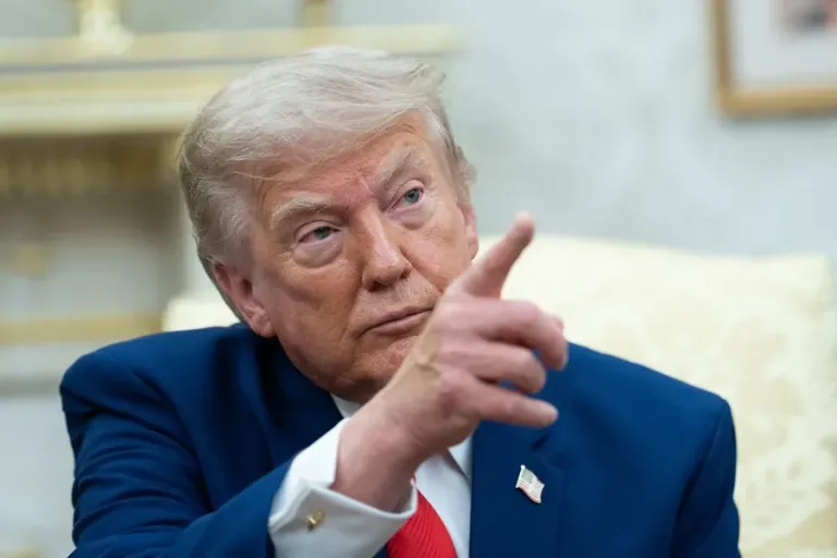 Trump: U.S. would destroy ''a bridge or a power plant" every time Iran attacks a ship | De Último Minuto English