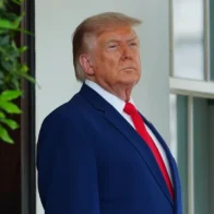 Trump threatens to destroy facilities in Tehran if Iran fires on ships in Hormuz | De Último Minuto English