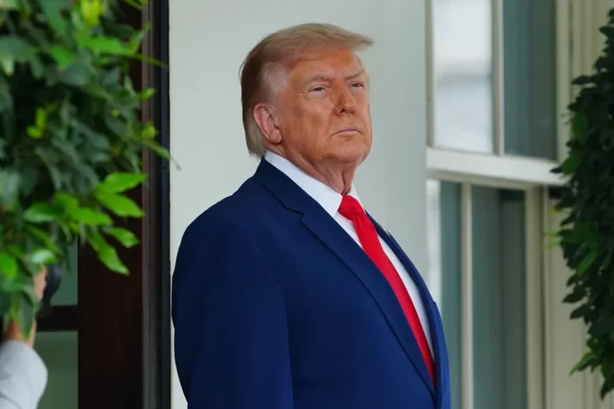 Trump warns that the United States will take action if the Houthis in Yemen block the Red Sea | De Último Minuto English