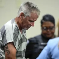 A United States judge sentences the father of a school shooter to 15 years in prison | De Último Minuto English