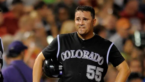 Former Major League Baseball player searches for his wife and daughter in the rubble after earthquake in Venezuela | De Último Minuto English