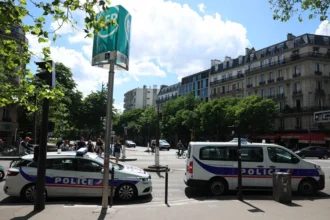 Three women stabbed in Paris by an individual detained by an off-duty police officer | De Último Minuto English