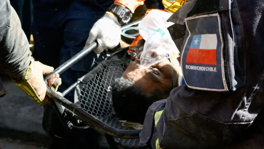 Miracle in La Guaira! Man was rescued after spending eight days buried under 140 tons of rubble | De Último Minuto English