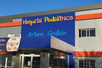 Father reports obstacles at Arturo Grullón and pleads for authorization to seek help for his son's heart transplant | De Último Minuto English