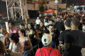 Encarnación Fans pack Cibao Stadium to celebrate Arcángel's 20-year career | De Último Minuto English