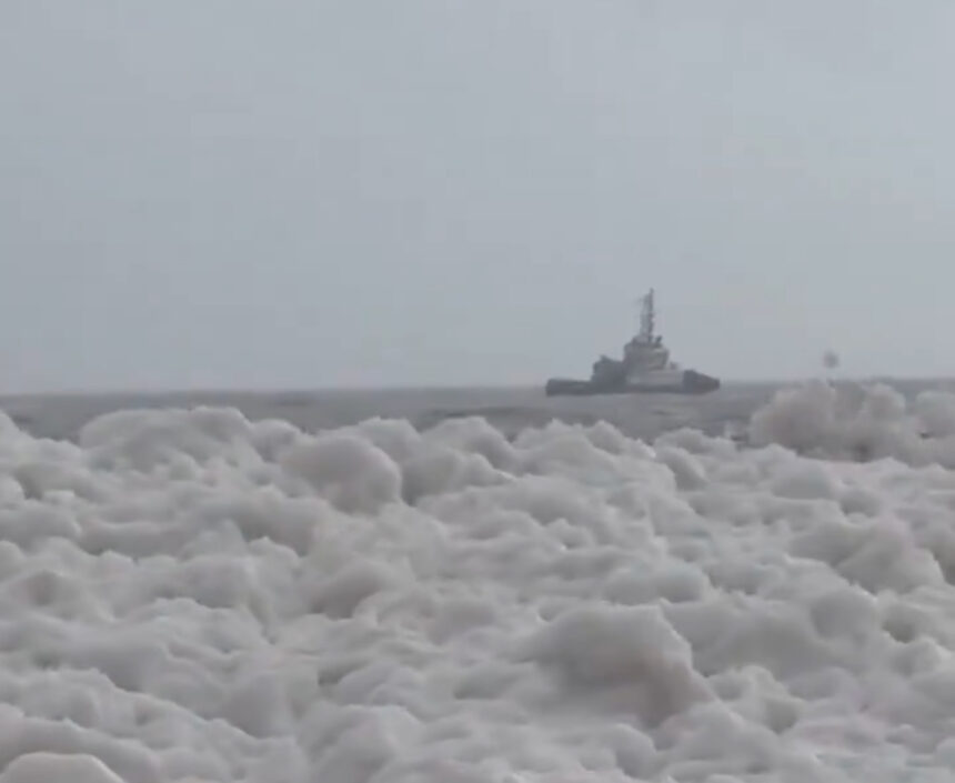 Chilean beaches covered by massive layer of sea foam after powerful storm | De Último Minuto English